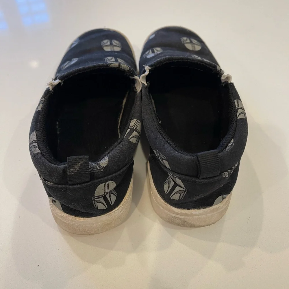 Gap Mandalorean black slip-on sneaker, size 13